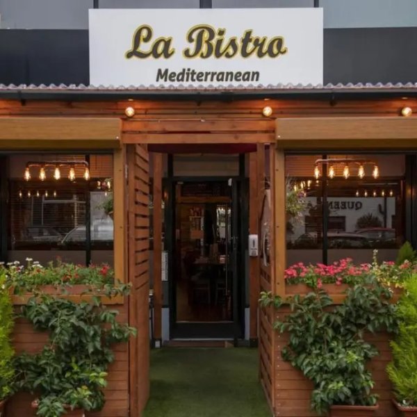 La Bistro Mediterranean Kitchen